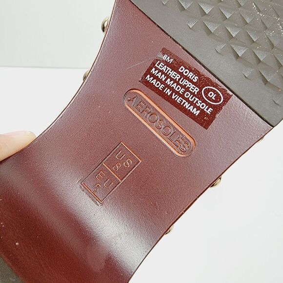 Aerosoles Doris White Perforated Clogs Size 8 Like New! - Picture 8 of 8